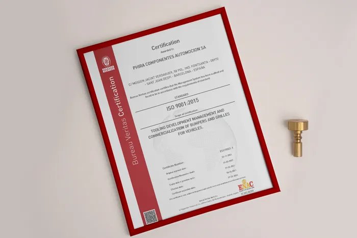 Bureau Veritas tarafından Phira Componentes de Automoción adına düzenlenmiş ISO 9001:2015 sertifikası, çerçeveli