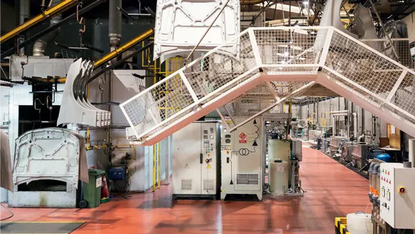 Oran üretim holünde pres hattı ve bakım platformu